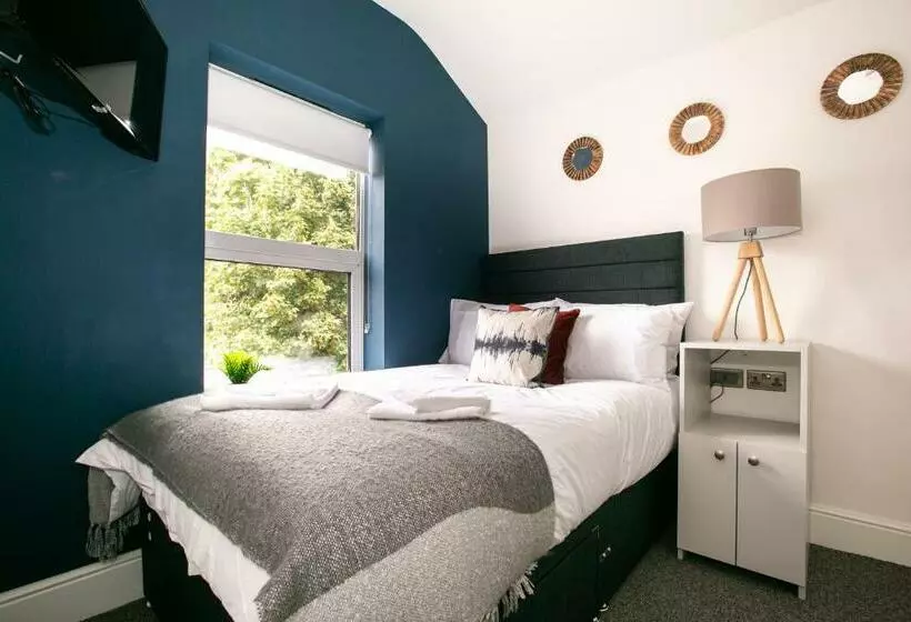 Contractor & Leisure & En Suite Bathrooms & Free Parking