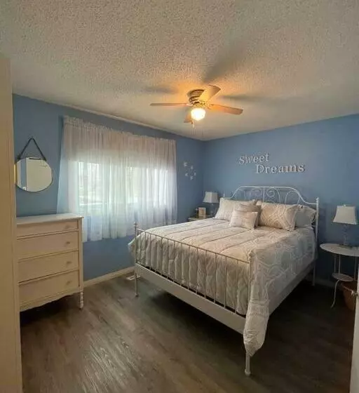 Main Floor Bright & Spacious Apartment