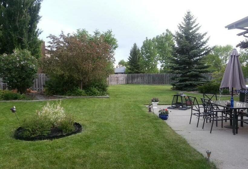 Main Floor Bright & Spacious Apartment