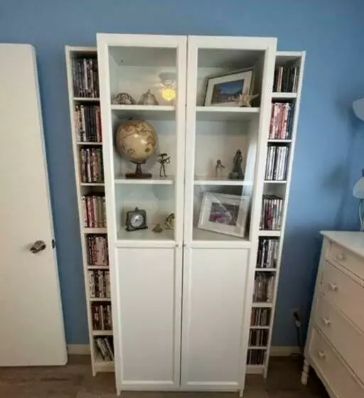 Main Floor Bright & Spacious Apartment