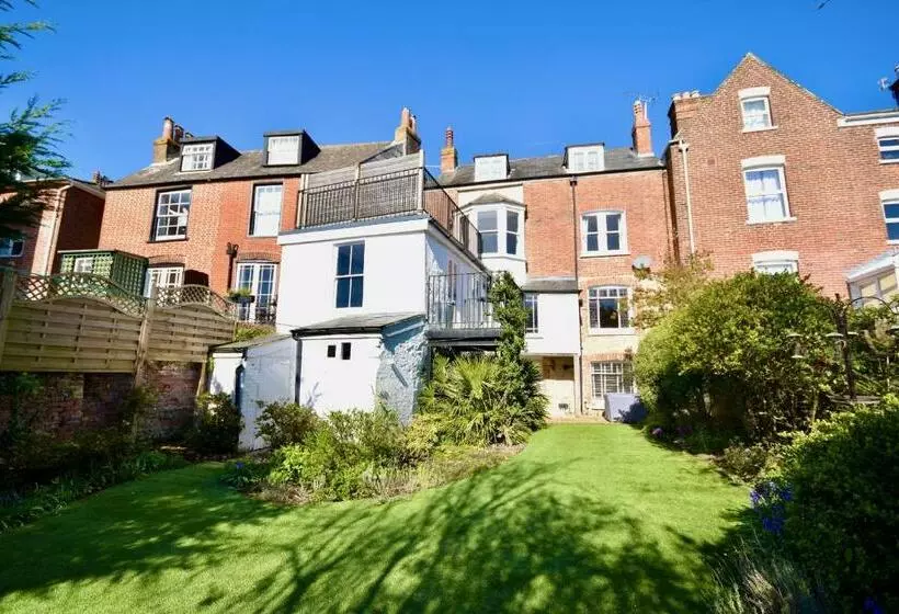 Vernon House Sleeps 8 In Old Cowes