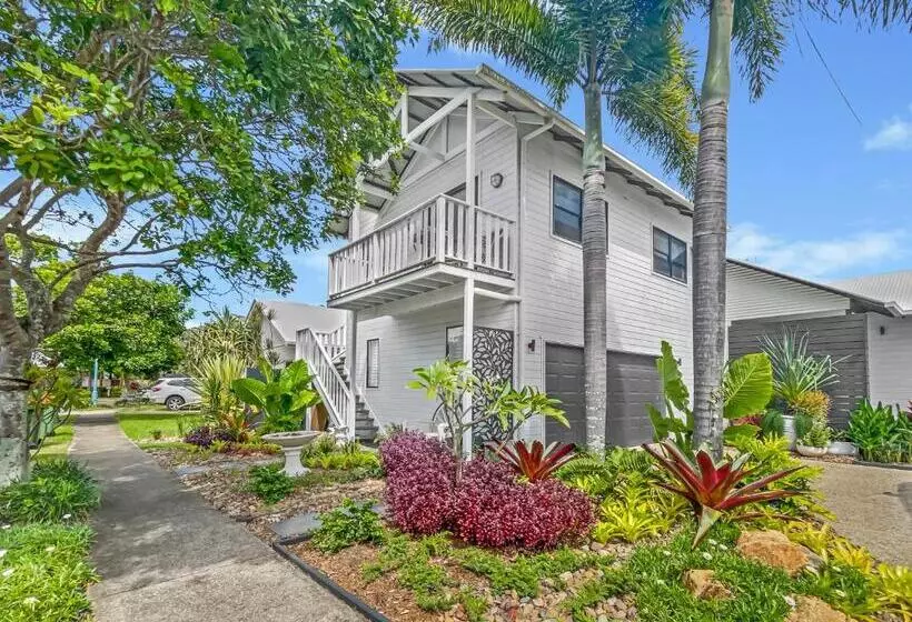 Serene Beachside Apartment