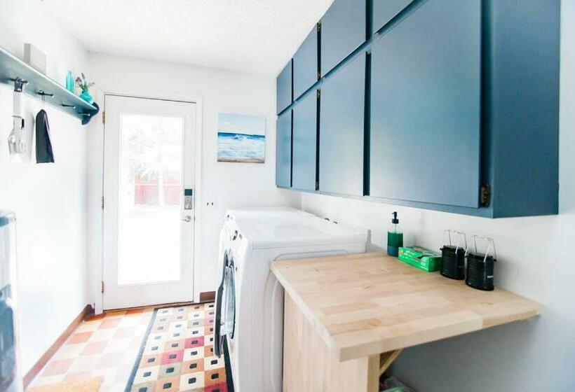 Private Beulah Cabin 10 Min To Crystal Lake Two King Beds