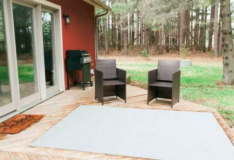 Private Beulah Cabin 10 Min To Crystal Lake Two King Beds