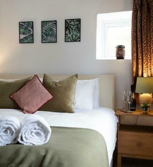 Character Cottage In The Heart Of Uplyme