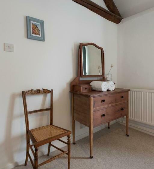 Character Cottage In The Heart Of Uplyme