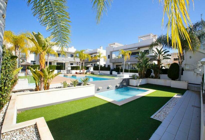 Fantastic Home With Ac, Pool And Bbq