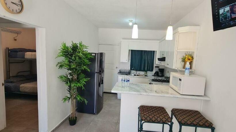 Gated And Very Secured White House 6 Mins From The Beach