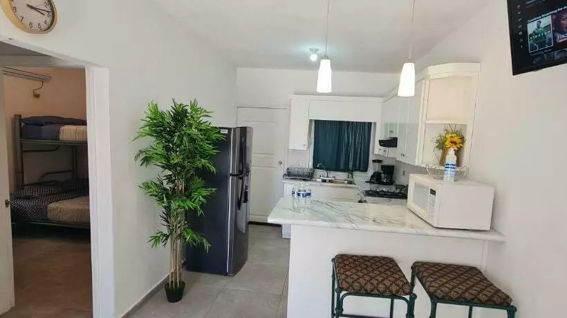 Gated And Very Secured White House 6 Mins From The Beach