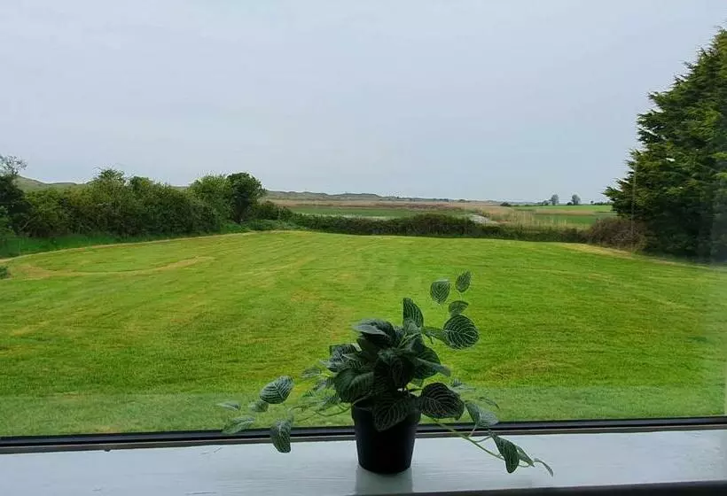 Bungalow Fully Renovated 2022 Close To Slob Lands And Beach