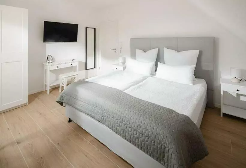 Küsten Suite West Seitliche Wasserlage, 1 Balkon, 90qm