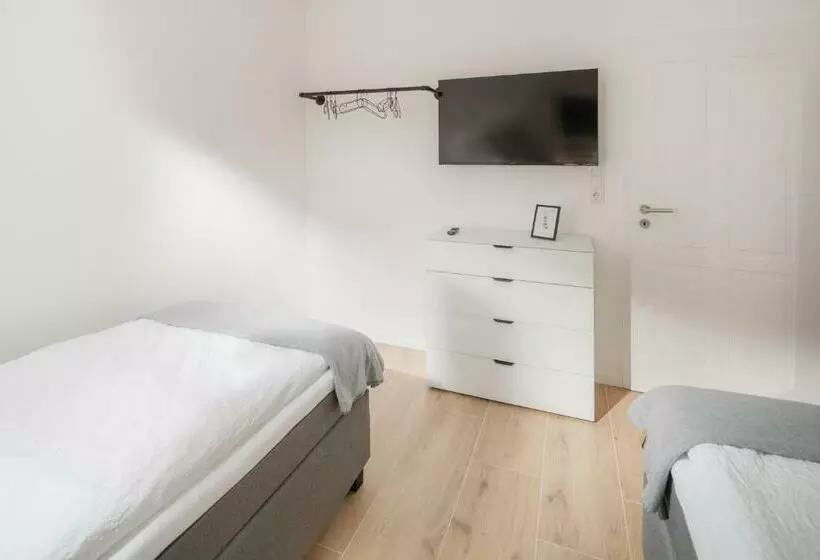 Küsten Suite West Seitliche Wasserlage, 1 Balkon, 90qm