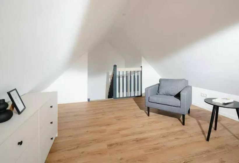 Küsten Suite West Seitliche Wasserlage, 1 Balkon, 90qm