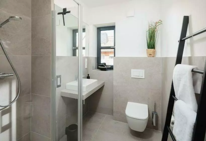 Küsten Suite West Seitliche Wasserlage, 1 Balkon, 90qm