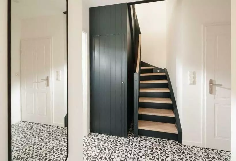 Küsten Suite West Seitliche Wasserlage, 1 Balkon, 90qm