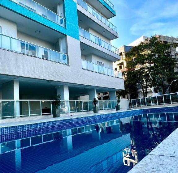 Moderno, Compacto E Com Piscina