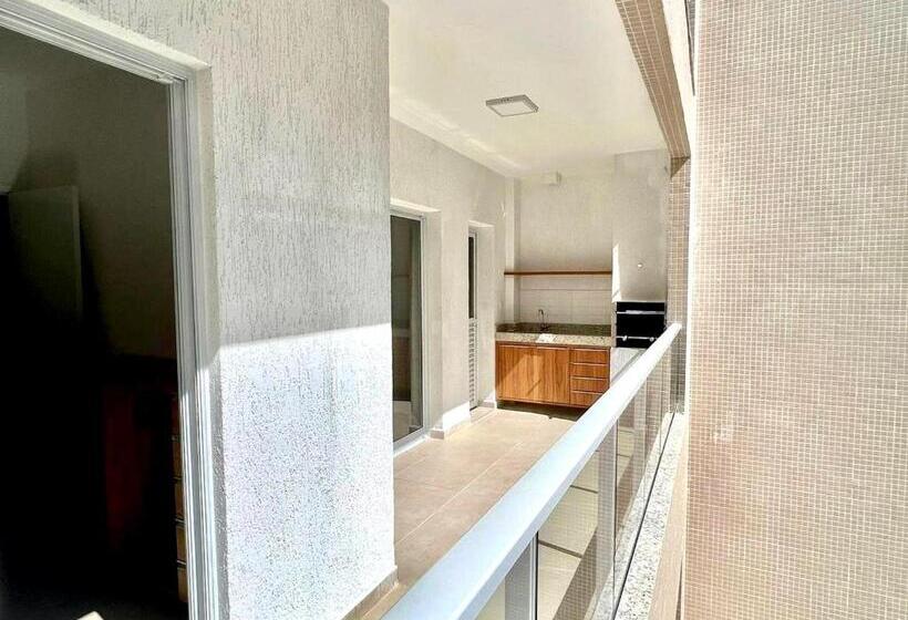 Moderno, Compacto E Com Piscina