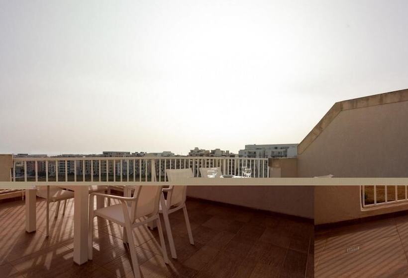 Sunny Penthouse Wterrace And Open Views