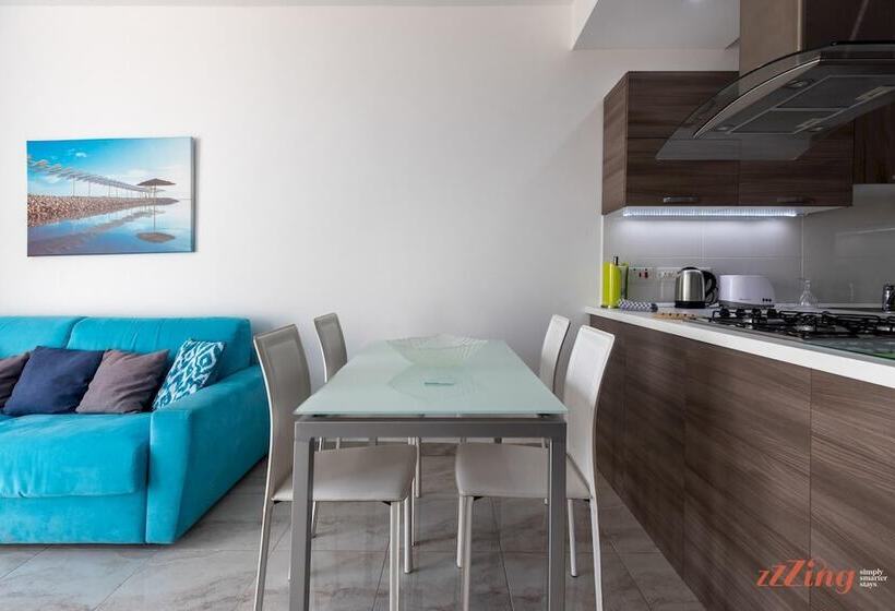 Sunny Penthouse Wterrace And Open Views