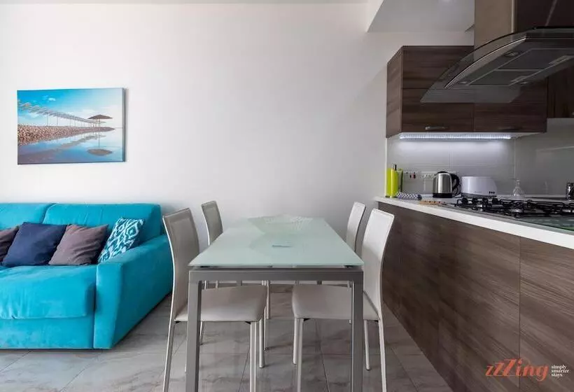 Sunny Penthouse Wterrace And Open Views