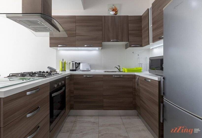 Sunny Penthouse Wterrace And Open Views