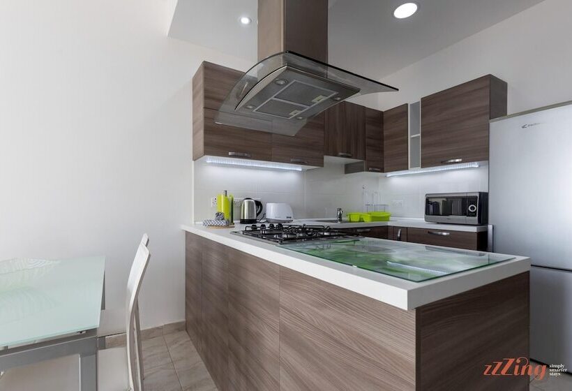 Sunny Penthouse Wterrace And Open Views