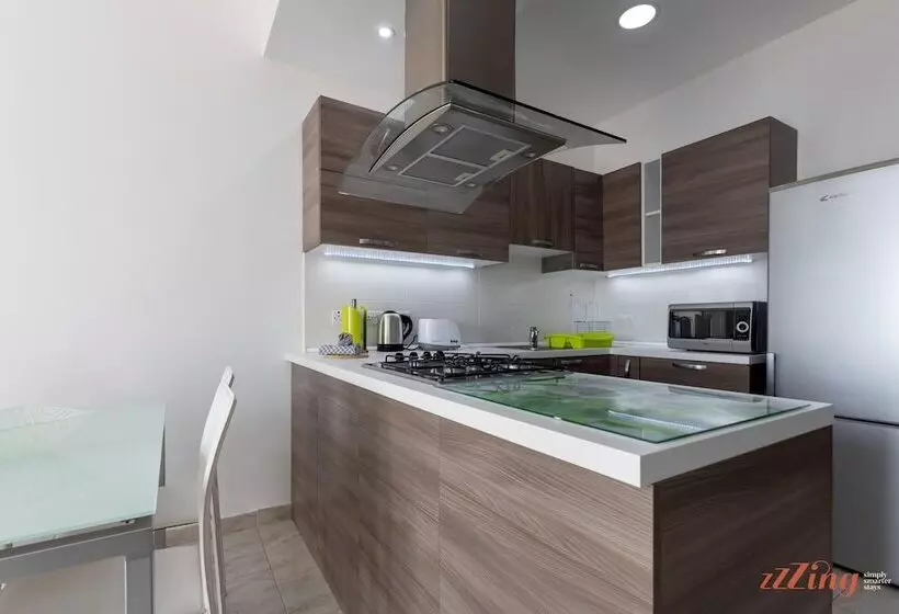 Sunny Penthouse Wterrace And Open Views
