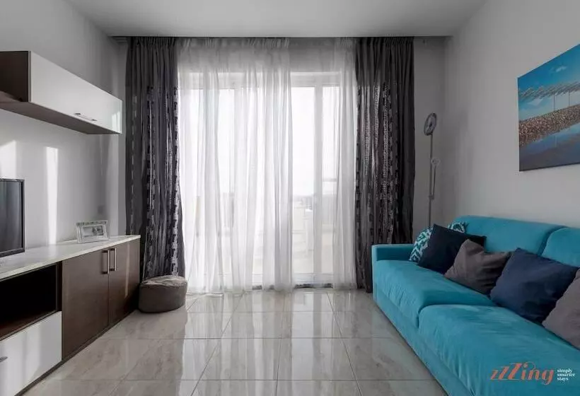 Sunny Penthouse Wterrace And Open Views