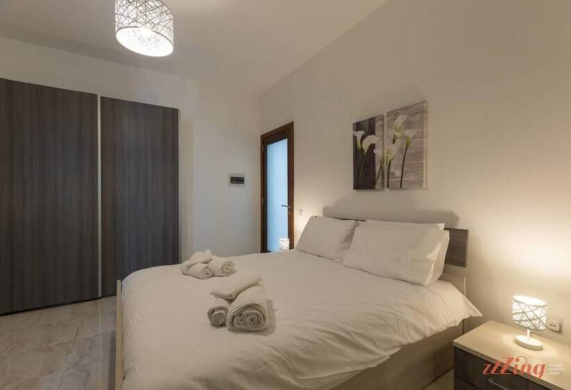 Sunny Penthouse Wterrace And Open Views