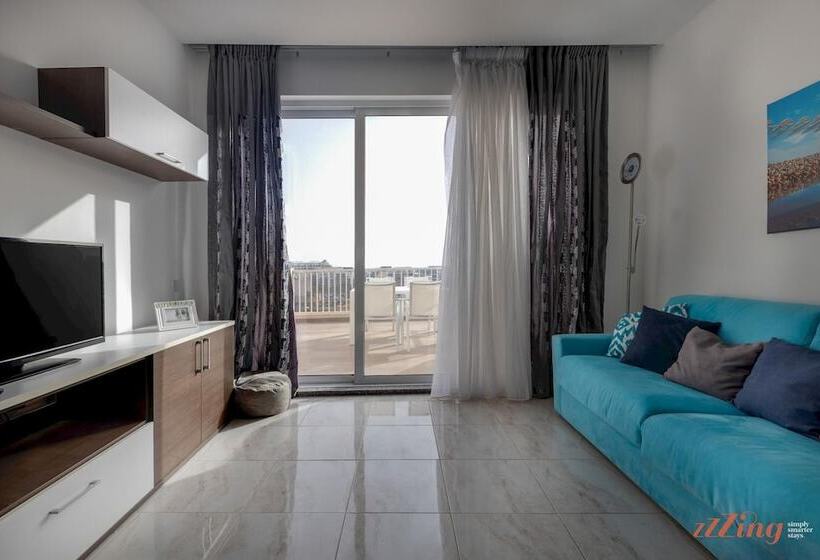 Sunny Penthouse Wterrace And Open Views