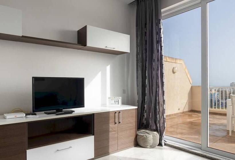 Sunny Penthouse Wterrace And Open Views