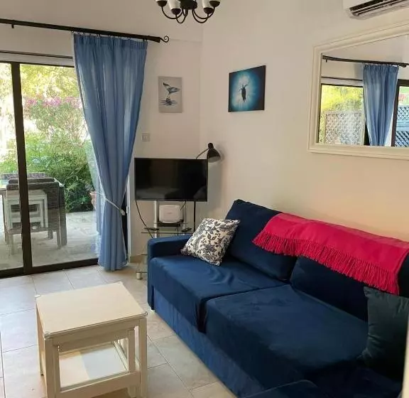 2 Palaepaphos Gardens