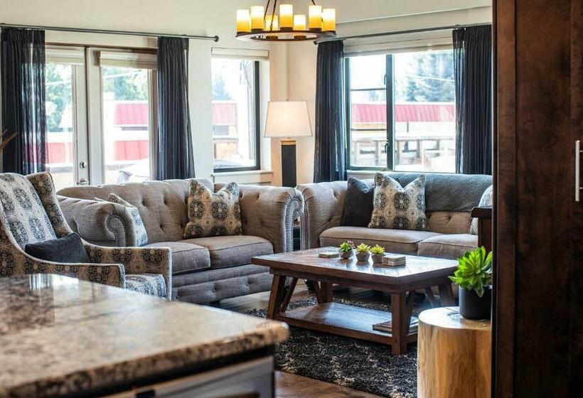 Downunder Mountain Retreat By Revelstoke Vacations