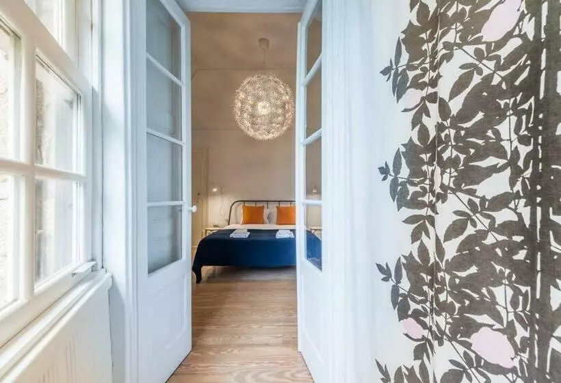 Guestready   Guindais Well House