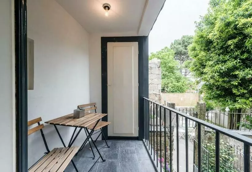 Guestready   Guindais Well House