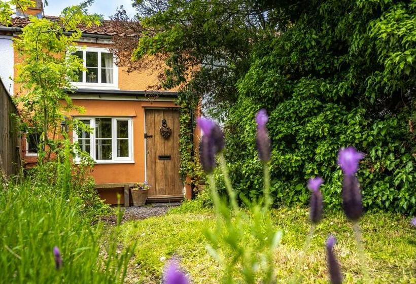 2 Fox Cottage, Darsham