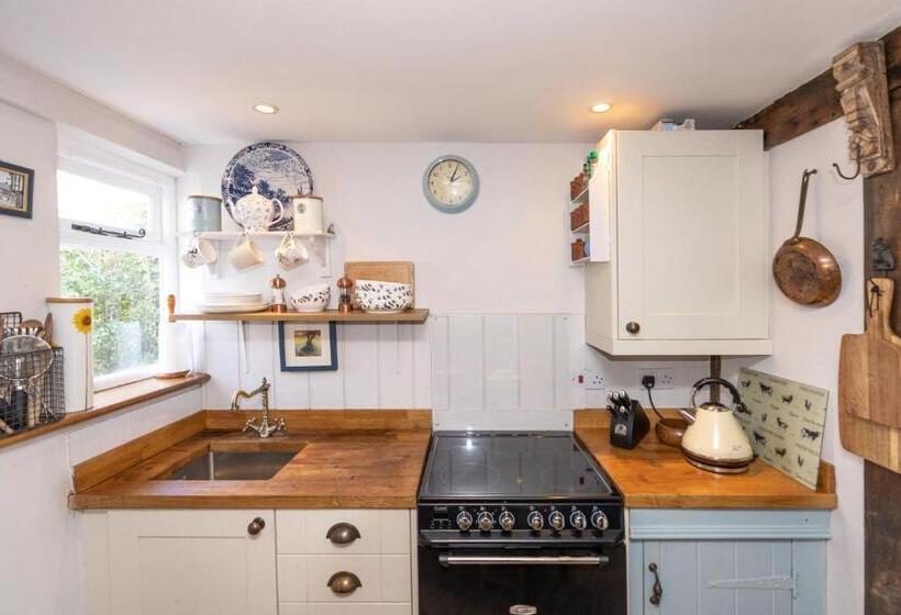 2 Fox Cottage, Darsham