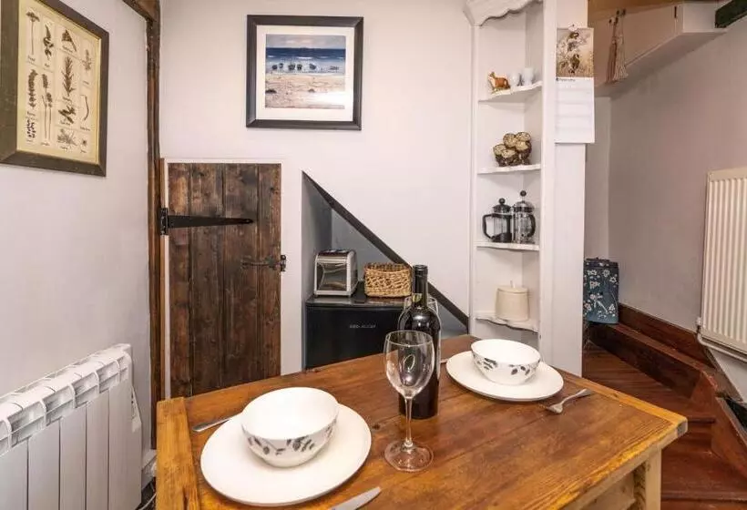 2 Fox Cottage, Darsham