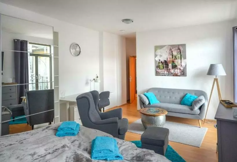 Sweethome   Ruhig   Große Küche, Balkon, Stellplatz, Wifi