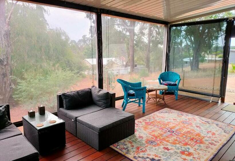 Warren Retreat Cozy And Tranquil 2 Brm Home