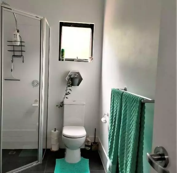 Warren Retreat   Cozy And Tranquil 2 Brm Home