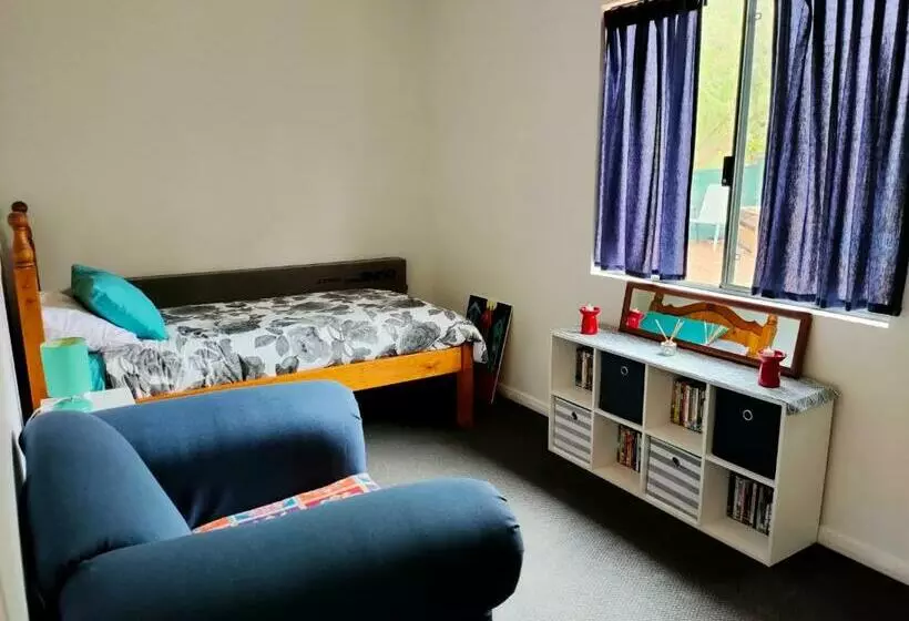 Warren Retreat   Cozy And Tranquil 2 Brm Home