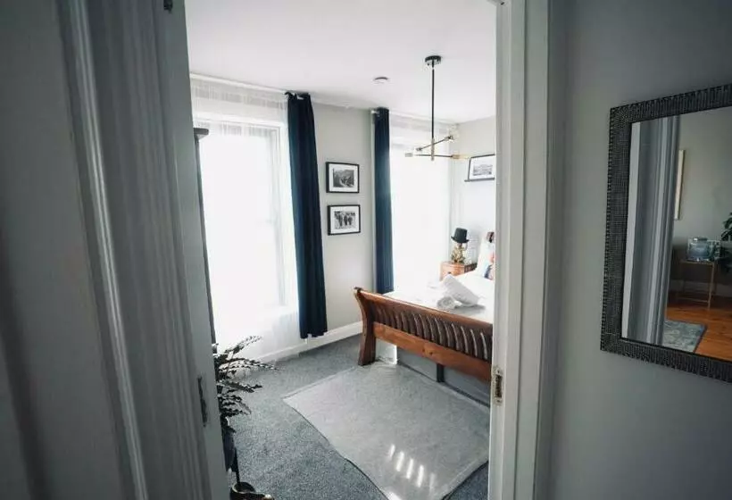 A Stylish 2 Bed Apartment In Cobh Town   Lux Stay