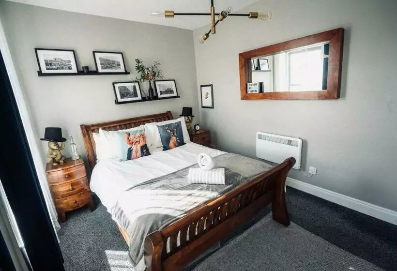 A Stylish 2 Bed Apartment In Cobh Town   Lux Stay