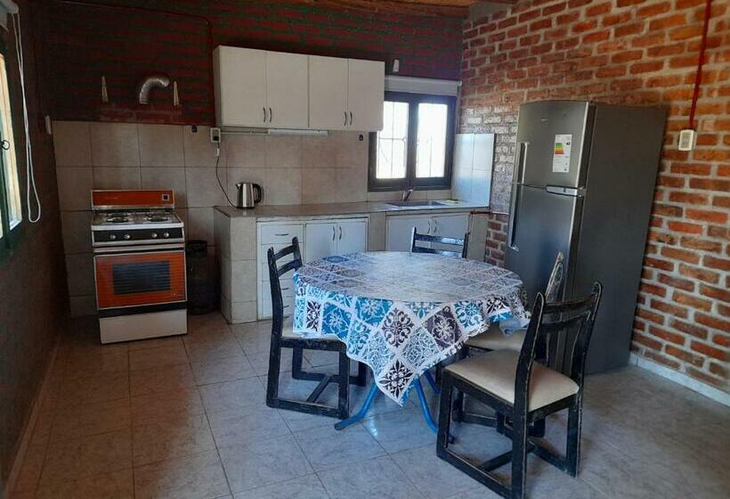 Entre Viñas, Sol Y Montañas