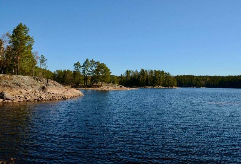 Lake And Forest Hideaway