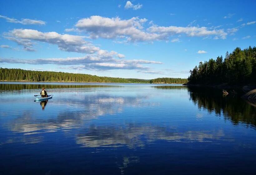 Lake And Forest Hideaway