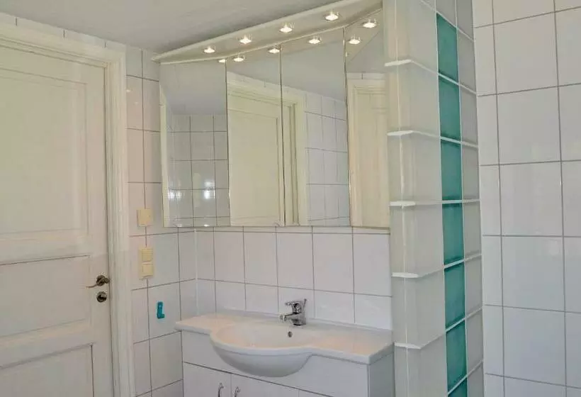 Lake And Forest Hideaway