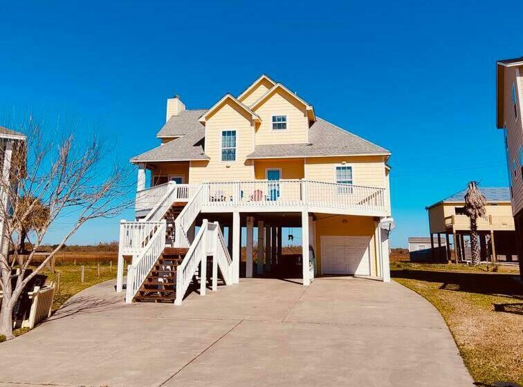 Sunny Delight Sleeps 10 Generous Space!