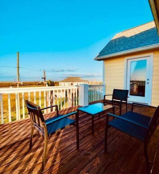 Sunny Delight Sleeps 10 Generous Space!